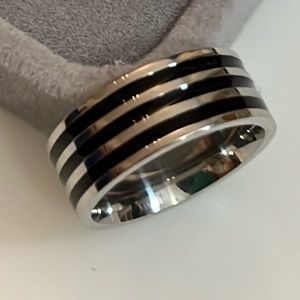 Wide band Titanium silver and black size 7